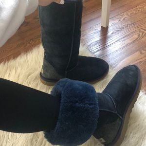 RARE prime condition navy/blue UGG boots